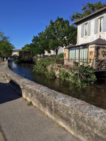 Maison De Charme Isle Sur La Sorgue LʼIsle-sur-la-Sorgue Exterior foto